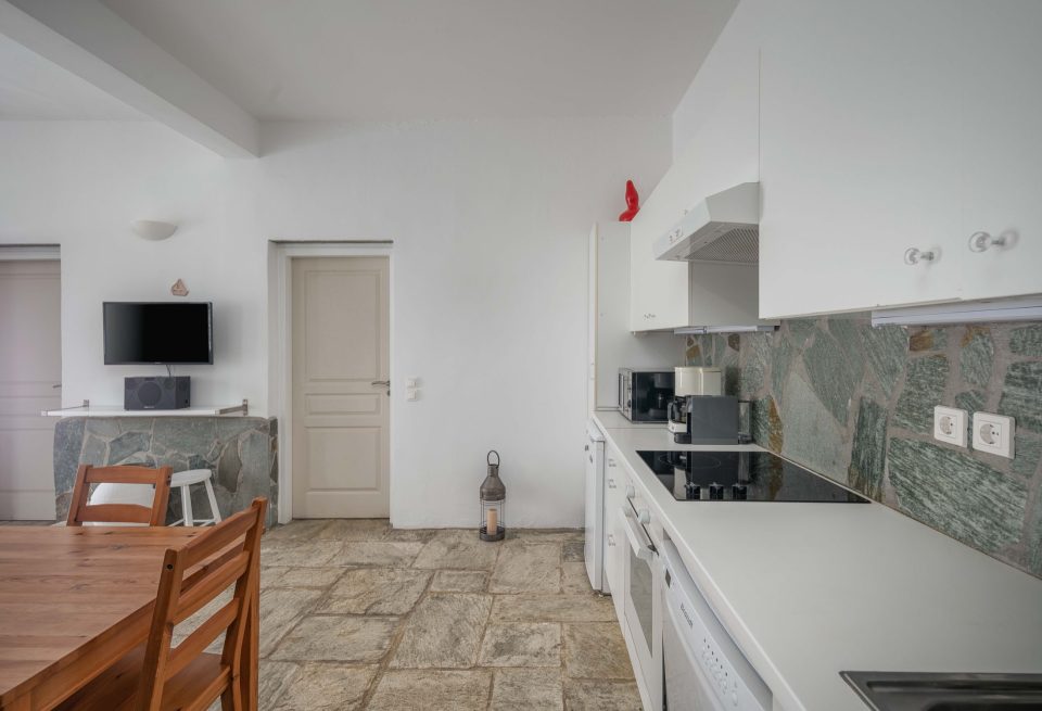 HOUSE AVLOMONAS